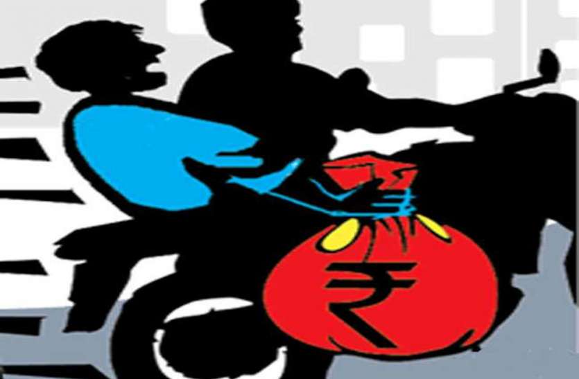 bijnor police यूपी: आंखों में मिर्च झोंककर ग्यारह लाख की लूट
