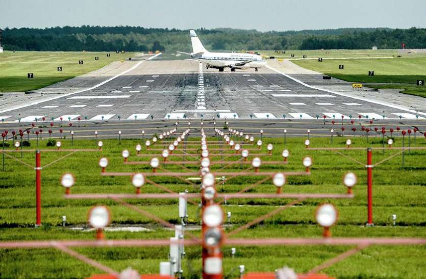 runway.jpg एयरपोर्ट रनवे विवाद : 4 गुना नहीं मिला मुआवजा इसलिए उलझा मामला