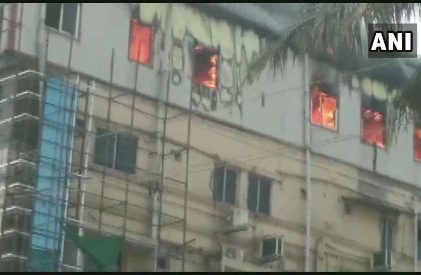 Odisha: Fire breaks out at a hospital in Tulsipur, Cuttack. Six fire tenders are at the spot. ओडिशा : कटक के अस्पताल में लगी भीषण आग, सुरक्षित निकाले गए सभी मरीज