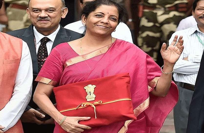 nirmala sitharaman briefcase for red bag Budget 2021: लाल कपड़े में लिपटा आता है आम बजट, अंग्रेजों के जमाने से चली आ रही पुरानी परंपरा को भाजपा सरकार ने तोड़ा