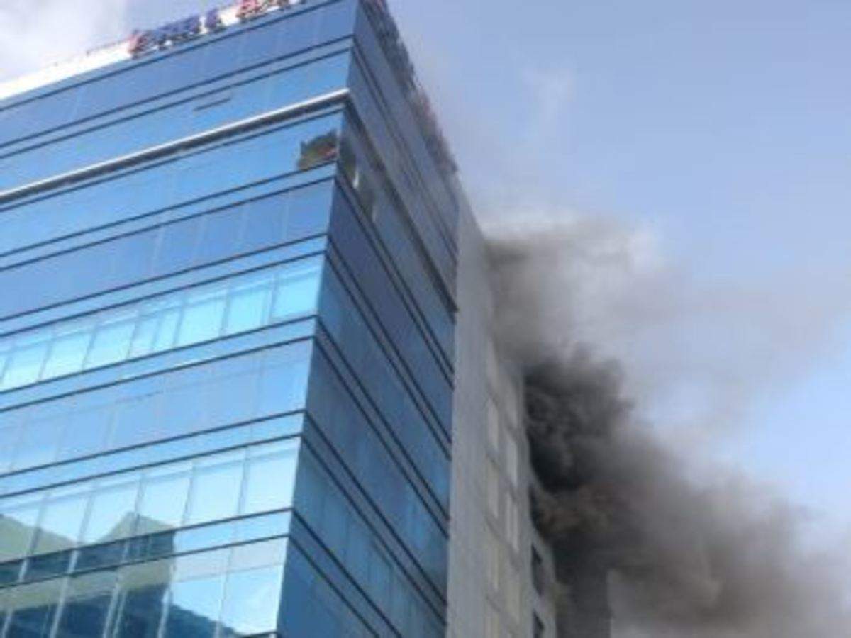महाराष्ट्र के गोरेगांव में छह मंजिला इमारत में लगी आग, धुएं का गुब्बार दूर तक दिखा