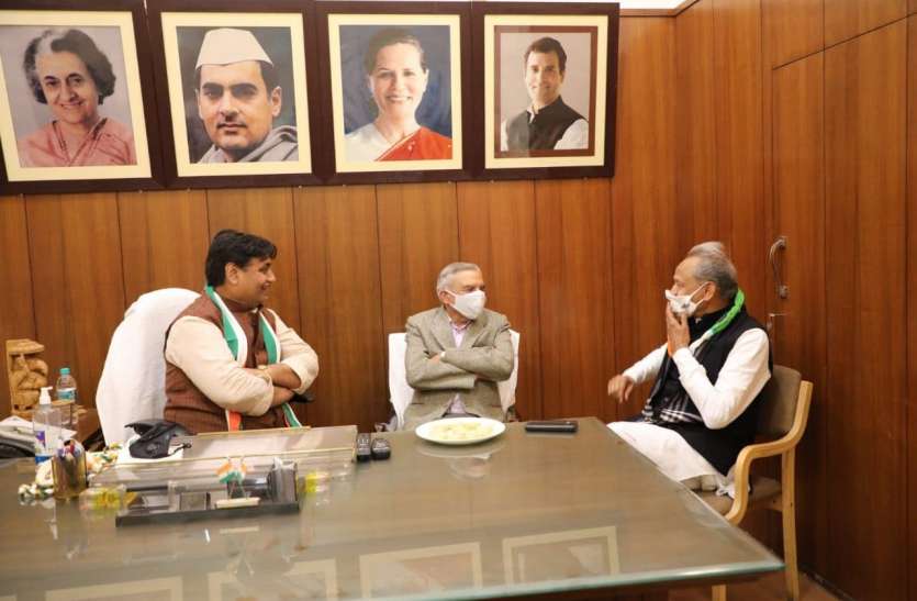 Pawan Bansal said, We do not become contractors of religion एआईसीसी राष्ट्रीय कोषाध्यक्ष पवन बंसल ने कहा, हम नहीं बनते धर्म के ठेकेदार
