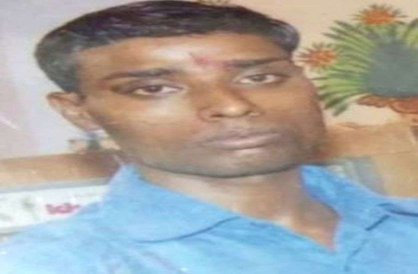 पांच मंजिल ऊंचे कॉम्पलेक्स से गिरने पर युवक की मौत, मां ने लगाया धक्का देकर हत्या का आरोप पांच मंजिल ऊंचे कॉम्पलेक्स से गिरने पर युवक की मौत, मां ने लगाया धक्का देकर हत्या का आरोप