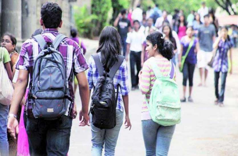 students.jpg बलौदाबाजार : शासन के आदेश का पालन नहीं कर रहे निजी स्कूल संचालक