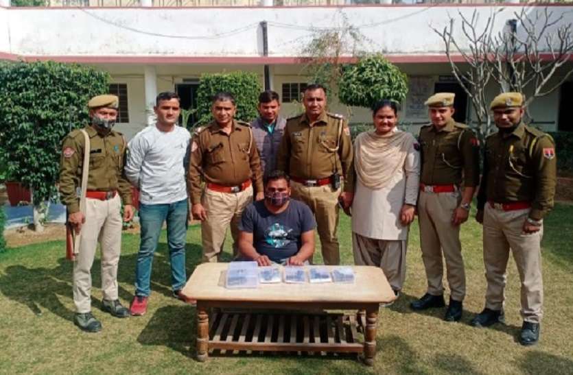 अवैध हथियार के साथ पूर्व पार्षद सहित तीन गिरफ्तार अवैध हथियार के साथ पूर्व पार्षद सहित तीन गिरफ्तार