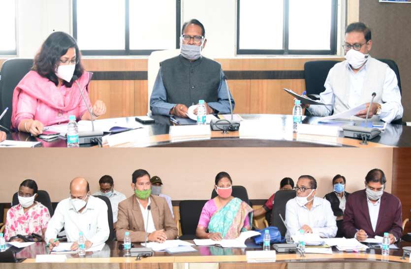 01_2.jpg एकलव्य आदर्श आवासीय विद्यालयों के लिए स्वीकृत नवीन सेटअप अनुसार 3 हजार 692 पदों पर होगी भर्ती: डॉ. प्रेमसाय सिंह टेकाम