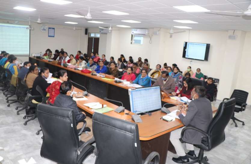 women child development meeting महिला बाल विकास पर्यवेक्षकों ने ऐसा क्या किया, मिला नोटिस
