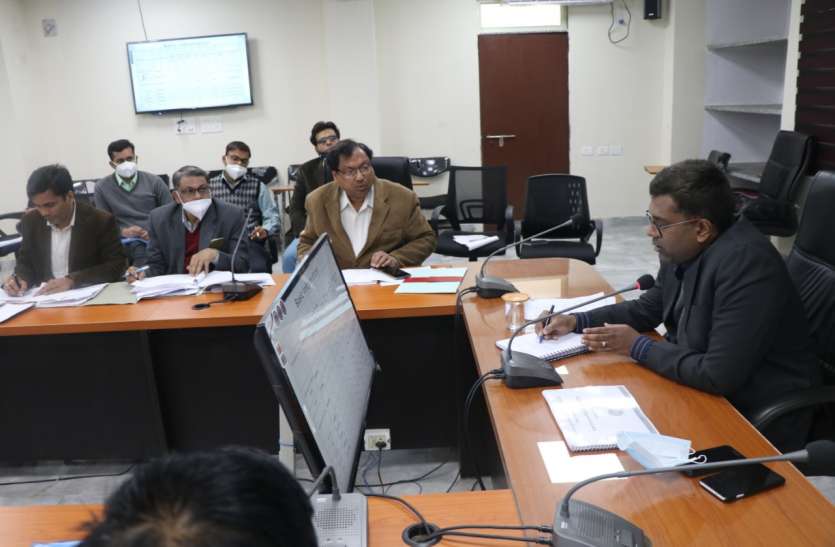 meeting of health department-morena जितने पंजीयन उतने प्रसव नहीं, इसका मतलब-गर्भपात जारी है-कलेक्टर