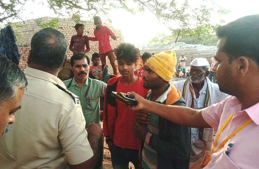 Eight laborers and sevan children freed from Nashik district जिला प्रशासन ने नासिक जिले से बंधक 8 बंधुआ मजदूर और 7 बच्चो कराया मुक्त