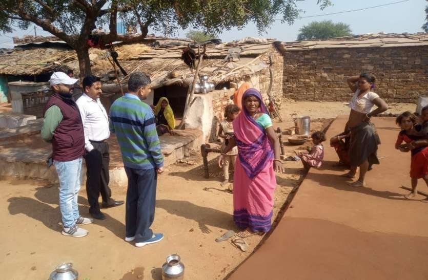 आंगनबाड़ी केंद्रों पर अव्यवस्था देख नाराज हुए डीपीओ, कार्यकर्ताओं को थमाए नोटिस आंगनबाड़ी केंद्रों पर अव्यवस्था देख नाराज हुए डीपीओ, कार्यकर्ताओं को थमाए नोटिस