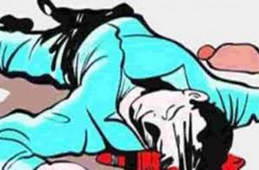 ताश खेलने के दौरान दोस्त ने छाती पर पैर मारा, युवक की मौत ताश खेलने के दौरान दोस्त ने छाती पर पैर मारा, युवक की मौत