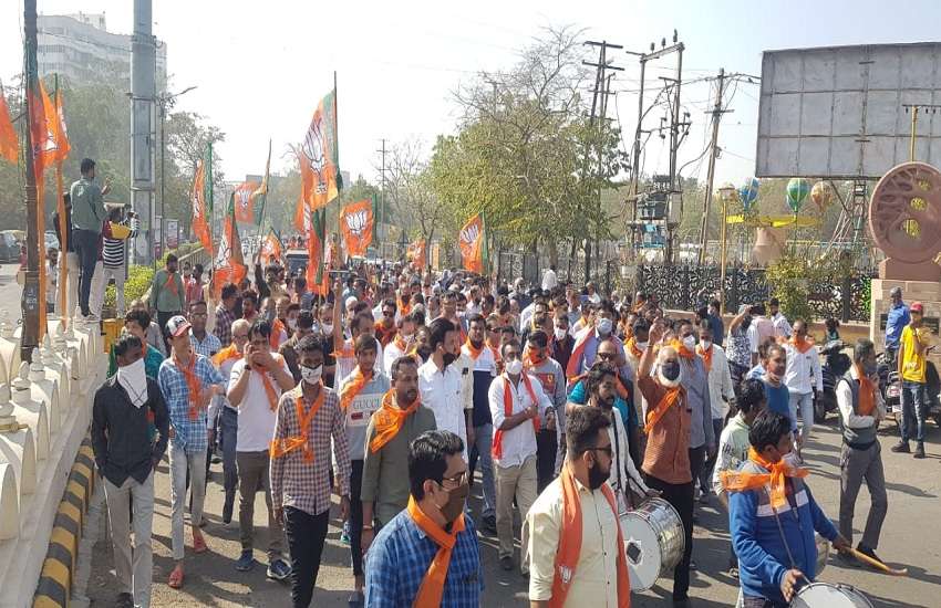 Ahmedabad News : भाजपा उम्मीदवारों ने विजय मुहूर्त में दाखिल किया पर्चा