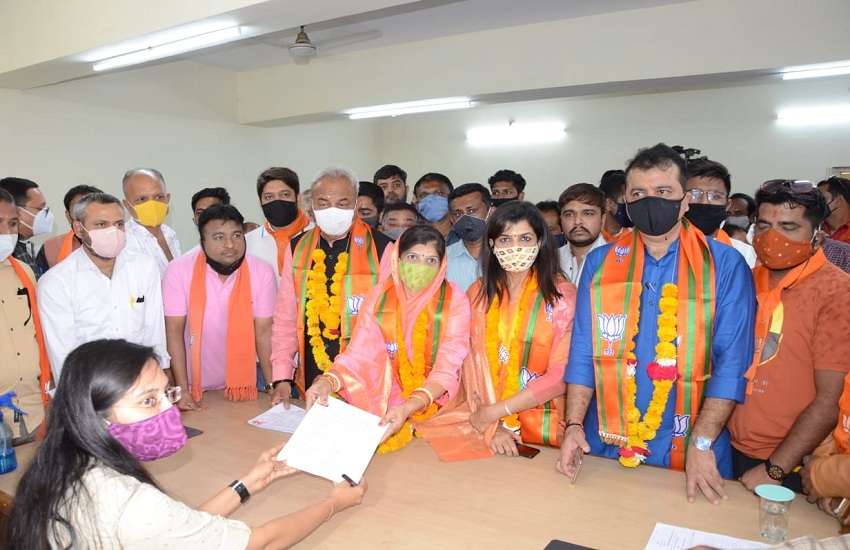 Ahmedabad News : भाजपा उम्मीदवारों ने विजय मुहूर्त में दाखिल किया पर्चा