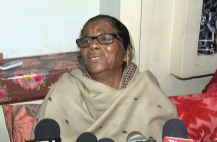 मर्चेंट नेवी का चीफ कुक गायब, घर में मचा कोहराम, पीएम से गुहार मेरे बेटे को वापस ला दो मर्चेंट नेवी का चीफ कुक गायब, घर में मचा कोहराम, पीएम से गुहार मेरे बेटे को वापस ला दो