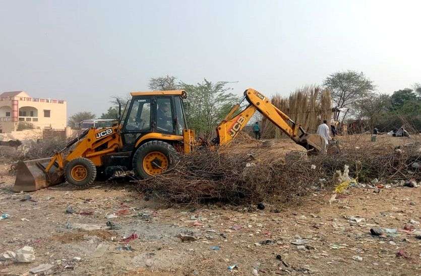 मलसीसर में प्रशासन ने हटाया अस्थाई अतिक्रमण मलसीसर में प्रशासन ने हटाया अस्थाई अतिक्रमण
