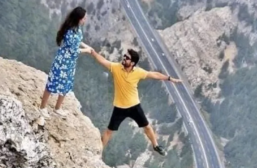 Couple photoshoot standing on a rock चट्टान पर खड़े होकर कपल ने कराया फोटोशूट, तभी हुआ कुछ ऐसा,देखकर लोग हुए हैरान