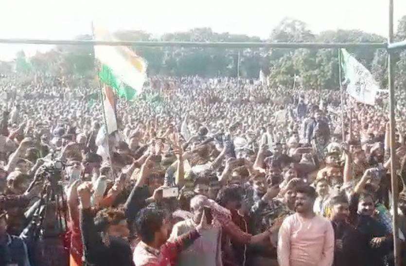 shamli-mahapanchayat.jpg शामली महापंचायत में उमड़ी भीड़ जयंत चौधरी ने कहा भाजपा ने कराई थी दिल्ली की हिंसा