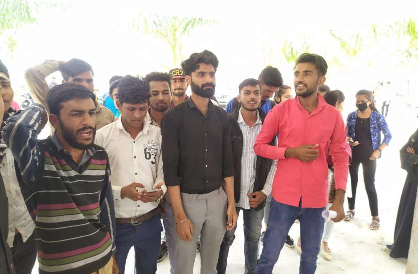 कॉलेज छात्र बोले, कॉलेज में पीने को मिल रहा दूषित पानी, कक्षाएं नहीं हो रही नियमित संचालित