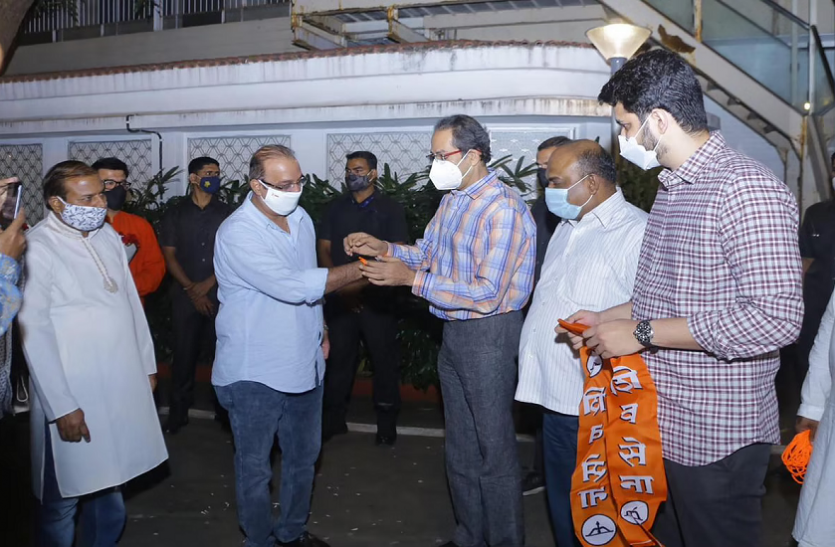 Maharashtra: भाजपा को झटका, कृष्णा हेगड़े ने थामा शिव सेना का दामन Maharashtra: भाजपा को झटका, कृष्णा हेगड़े ने थामा शिव सेना का दामन