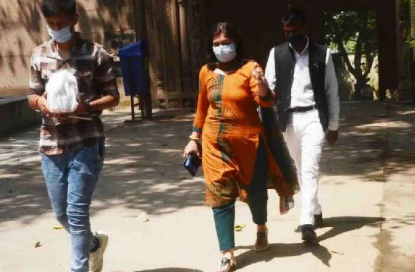 बिकरू कांड: विकास की पत्नी रिचा, भाई दीपक समेत छह के खिलाफ चार्जशीट दाखिल, अब होगी ये कार्रवाई बिकरू कांड: विकास की पत्नी रिचा, भाई दीपक समेत छह के खिलाफ चार्जशीट दाखिल, अब होगी ये कार्रवाई