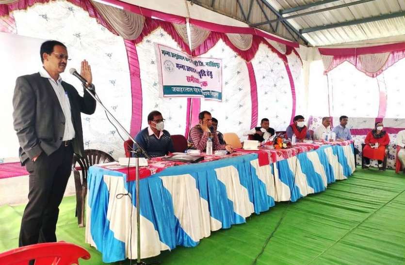 जिले के किसानों को गन्ना उत्पादन बढ़ाने बताई ये तकनीक जिले के किसानों को गन्ना उत्पादन बढ़ाने बताई ये तकनीक