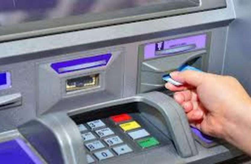 atm1.jpeg अनोखा केस: एटीएम मशीनों से ठगी का यह नया तरीका आपके होश उड़ा देगा, 55 लाख निकाले