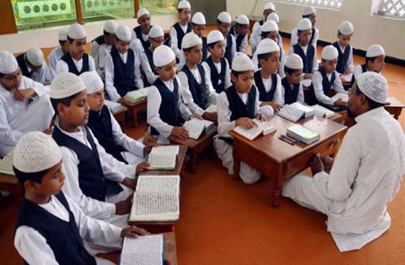 madarsa_fees.jpg यूपी के मदरसों में अब मुफ्त नहीं होगी पढ़ाई, फीस वसूलने का आदेश जारी