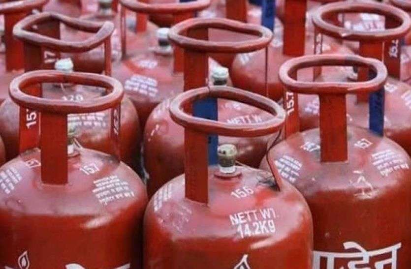 गैस सिलेंडर बुकिंग पर दाम कम, डिलीवरी पर ज्यादा, ठगा जा रहा उपभोक्ता गैस सिलेंडर बुकिंग पर दाम कम, डिलीवरी पर ज्यादा, ठगा जा रहा उपभोक्ता