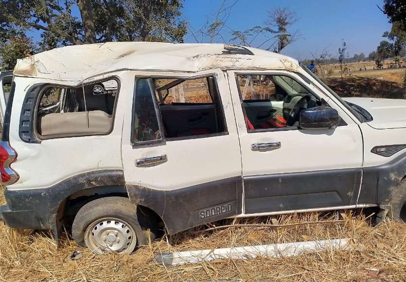 मैनपाट में तेज रफ्तार स्कॉर्पियो पलटने से 2 महिलाओं की मौत, अस्पताल में घायलों से मिलने पहुंचे मंत्री