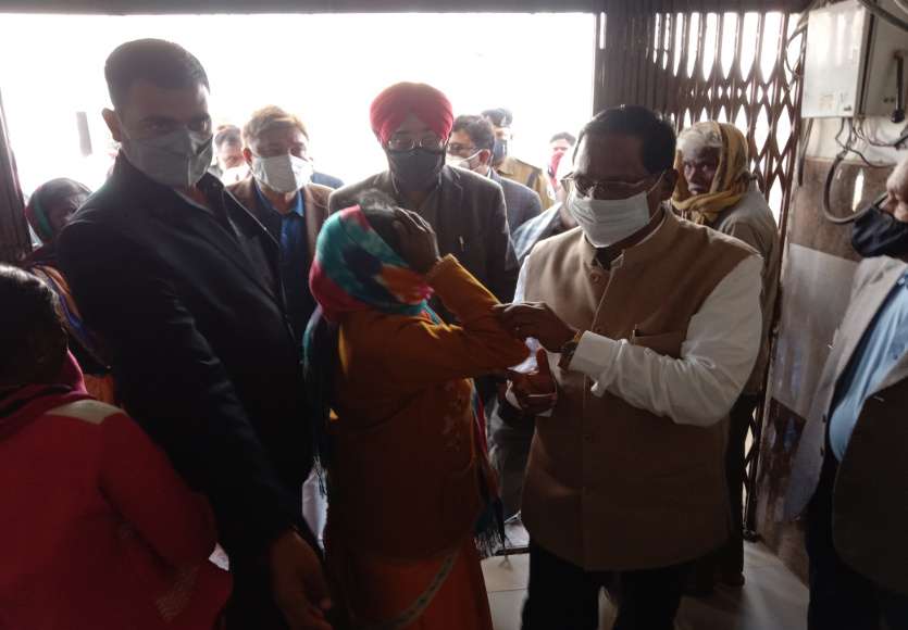 मैनपाट में तेज रफ्तार स्कॉर्पियो पलटने से 2 महिलाओं की मौत, अस्पताल में घायलों से मिलने पहुंचे मंत्री