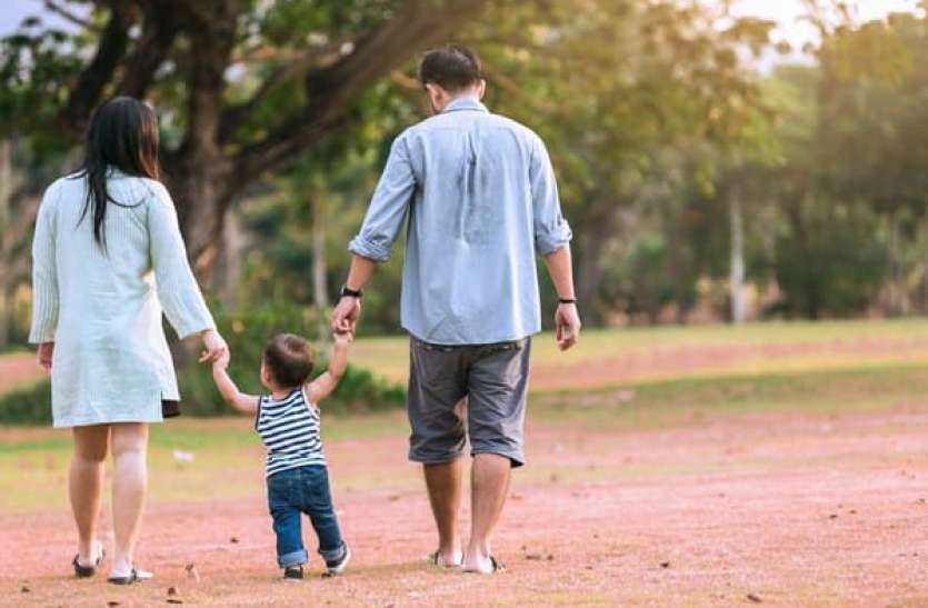 Know About LIC's New Children's Money Back Plan and Benefits बच्चा पैदा होते ही करा दीजिए एलआईसी, कुछ ही वर्षों में बन जाएगा लखपति