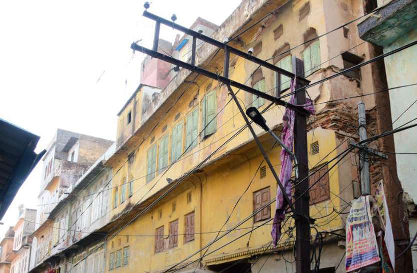 a2.jpg जयपुर के ये मकान, जहां दिन में भी जाने से लगता है डर, निगम ने चिपकाए नोटिस, इनसे दूरी रखें