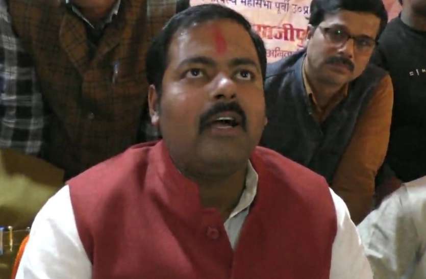 Ashutosh Sinha कायस्थ महासभा के कार्यक्रम में पहुंचे सपा एमएलसी आशुतोष सिन्हा ने फिर दिया काेविड वैक्सीन पर बयान