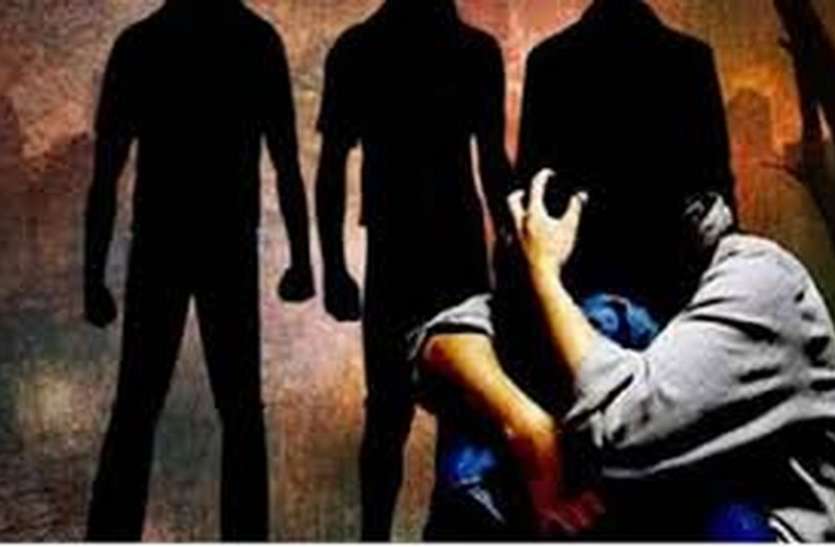 RAPE : गर्भवती हुई दसवीं की छात्रा से चार युवकों ने किया था बलात्कार ! भाजपा नेता के साथ मिलकर युवती का अपहरण और बलात्कार, हालत बिगड़ी तो घर के बाहर फेंक गए