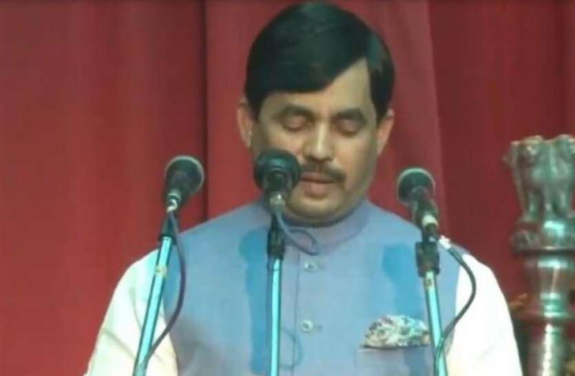 shahnawaz taking oath सरकार गठन के दो महीने बाद नीतीश कैबिनेट का विस्तार, शाहनवाज हुसैन के साथ सुशांत सिंह राजपूत के भाई ने भी ली शपथ