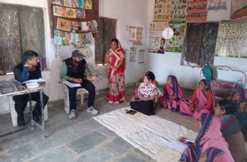 दो शिक्षकों का वेतन क्यों काटा डीईओ ने दो शिक्षकों का वेतन क्यों काटा डीईओ ने