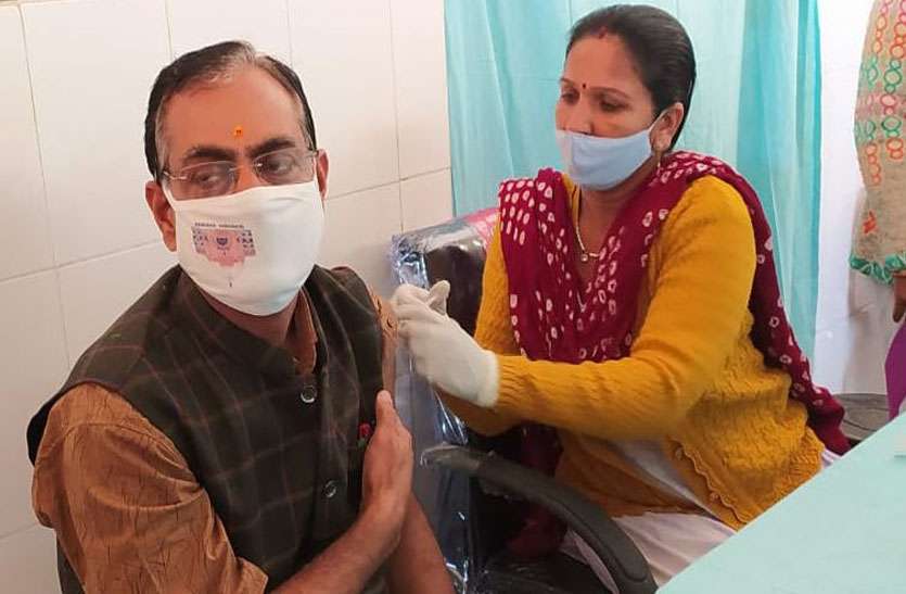 देवली में 244 लक्ष्य के मुकाबले 184 का ही हुआ कोरोना वैक्सीनेशन देवली में 244 लक्ष्य के मुकाबले 184 का ही हुआ कोरोना वैक्सीनेशन