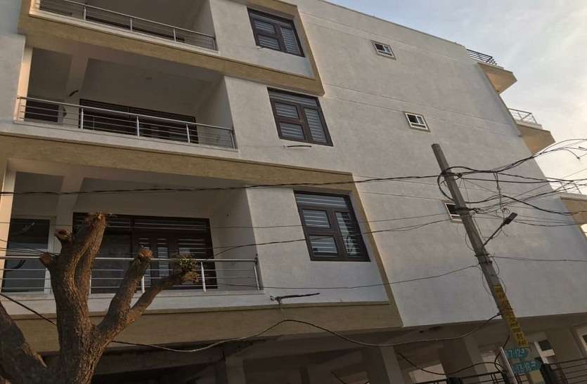 पीआएन साउथ में जेडीए की ओर से सीलिंग की कार्रवाई। सैटबैक में अवैध निर्माण करने पर पांच मंजिला व्यावसायिक इमारत सील