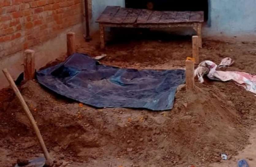बोली..भगवान शिव ने दिए दर्शन, समाधि लेना जरूरी है, ...और फिर महिला ने गड्ढे में ली समाधि बोली..भगवान शिव ने दिए दर्शन, समाधि लेना जरूरी है, ...और फिर महिला ने गड्ढे में ली समाधि