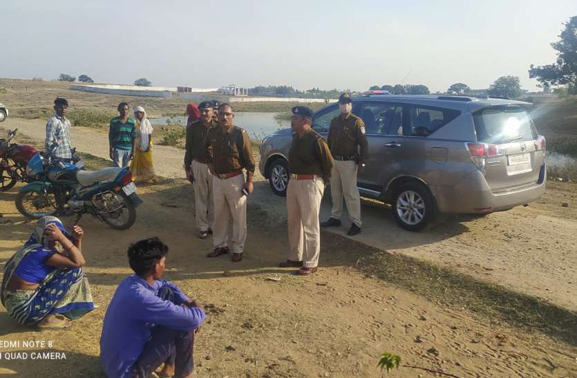 Dead body of 50-year-old woman found in closed room, feared to be stra बंद कमरे में मिला 50 वर्षीय महिला का शव, गला घोंटकर हत्या की आशंका