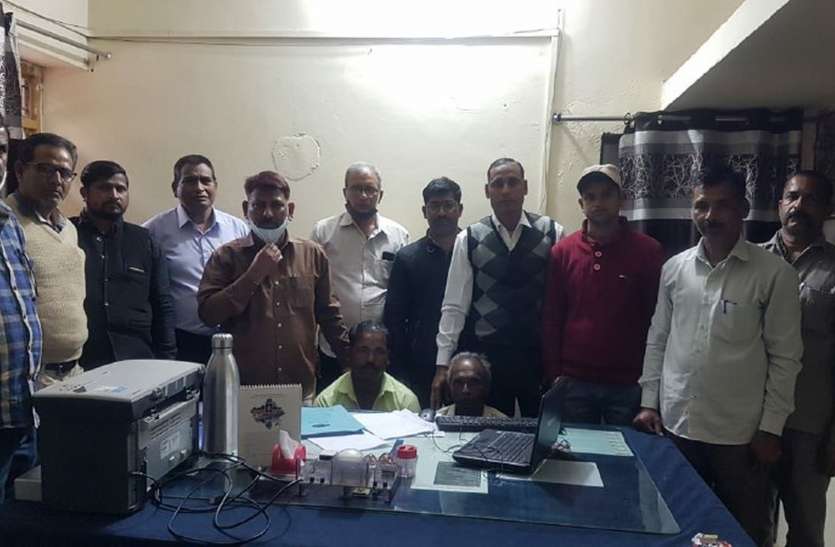 Case registered for taking bribe of 20 thousand against Titarvasa sarp तीतरवासा सरपंच के विरूद्ध 20 हजार रिश्वत लेने का मामला दर्ज