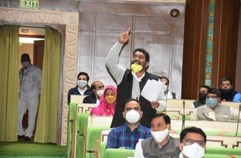 congress_1.jpg राजस्थान विधानसभा की ये तस्वीर आखिर क्यों हो रही VIRAL? क्यों बनी हुई है चर्चा में? जानें