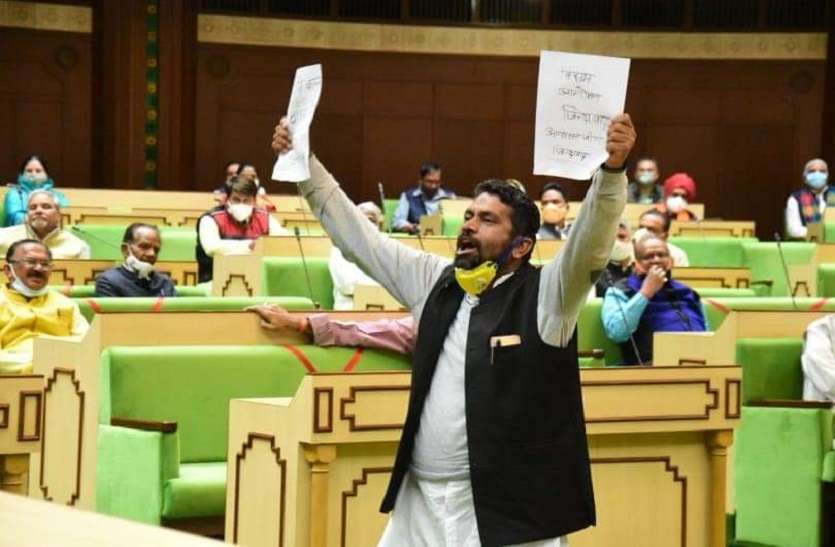विधानसभा में एमएलए बलवान पूनिया का हंगामा