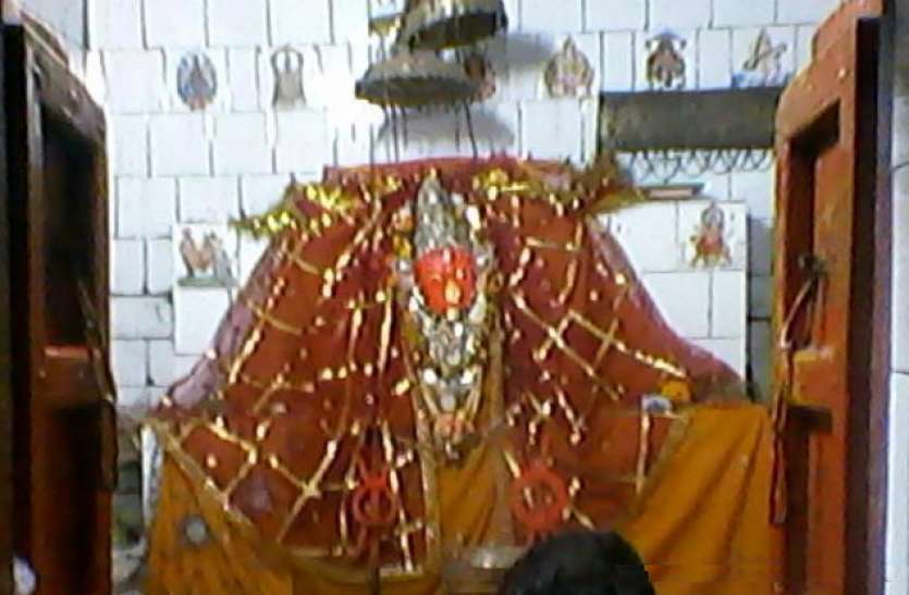 mukdi_mata_mawli_chattisgarh.jpg प्रेमिका को पाने के लिए इस मंदिर में युवा करते हैं पूजा, मंदिर में नहीं घुस सकते बच्चे और बूढ़े