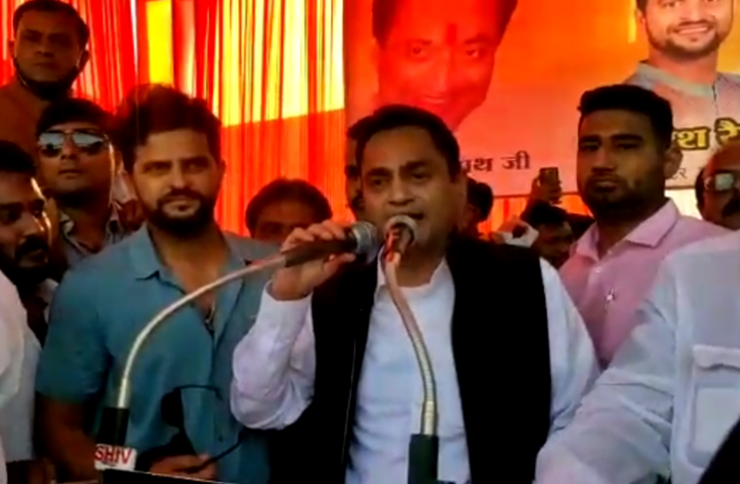 News सांसद कप क्रिकेट टूर्नामेंट : नकुल नाथ के साथ मैदान पहुंचे अंतरराष्ट्रीय क्रिकेटर सुरेश रैना