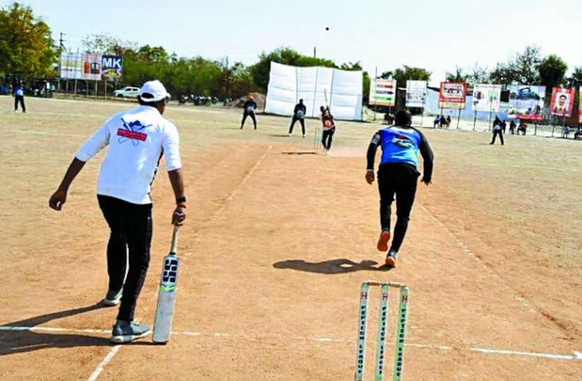 144 runs off 35 balls, batsman Prince Parmar wins CCA 35 गेंद पर बनाए 144 रन, बल्लेबाज प्रिंस परमार ने सीसीए को जिताया
