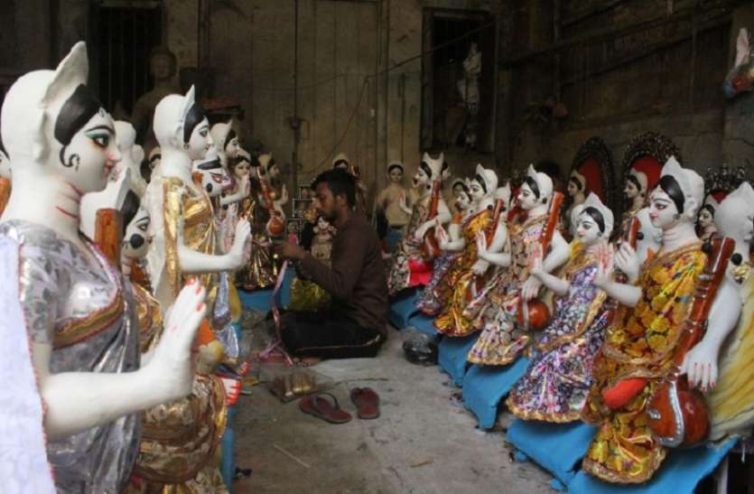VASANT-PANCHMI---चंद दिन शेष सरस्वती प्रतिमा को अंतिम रूप देने में जुटे मूर्तिकार VASANT-PANCHMI---चंद दिन शेष सरस्वती प्रतिमा को अंतिम रूप देने में जुटे मूर्तिकार