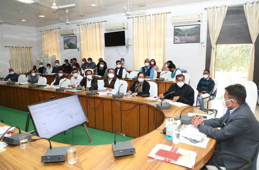 कलेक्टर ने की परियोजना अधिकारी के खिलाफ कार्रवाई, जानें वजह कलेक्टर ने की परियोजना अधिकारी के खिलाफ कार्रवाई, जानें वजह