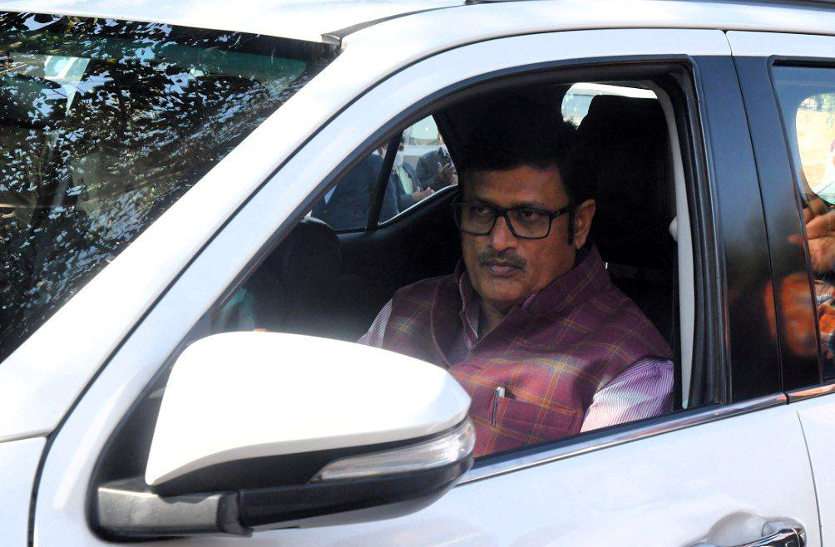 rajendra rathore भगवान के लिए राजस्थान को अवैध शराब से बचाइए, विधानसभा में राठौड़ ने की सदन से मार्मिक अपील