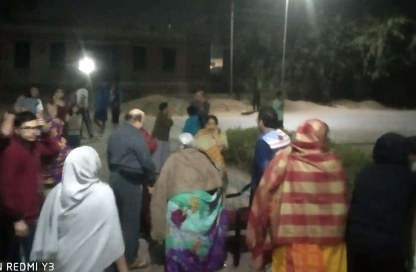 a7.jpg जयपुर सहित पूरे उत्तर भारत में भूकम्प के झटके, घरों से निकले लोग
